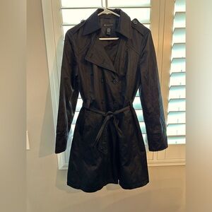 Black trench coat in very good condition. Maybe used twice.